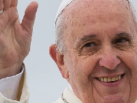 Papa Francesco sbarca a Lesbo e porta via con sé 12 migranti Foto